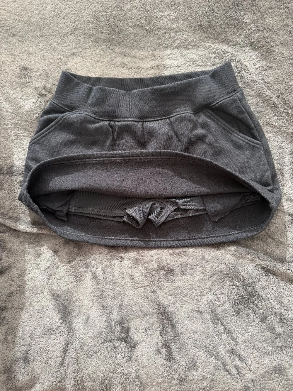 Alo Yoga Accolade Skirt Size M Black
